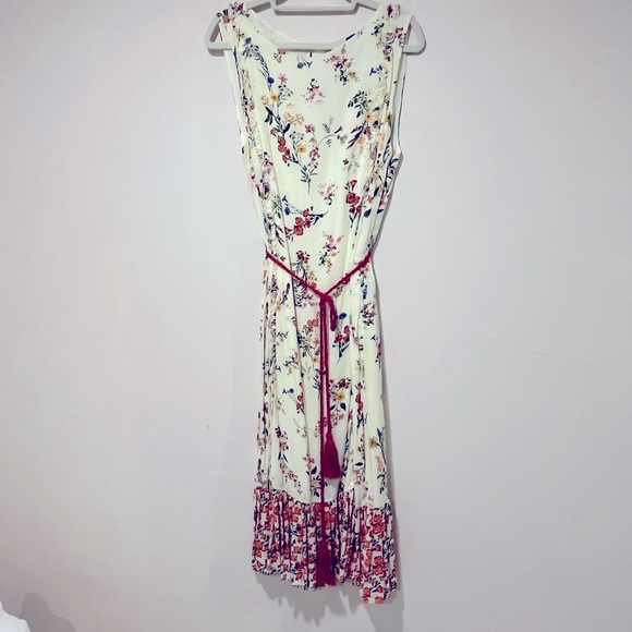 Floral sleeveless midi dress from Anthropologie - Picture 2 of 3